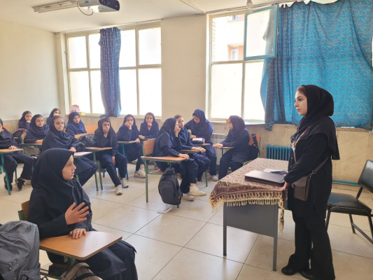 مدارس تحت پوشش 