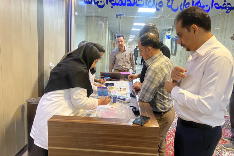  میز خدمت فشارخون و کنترل قند خون ناشتا